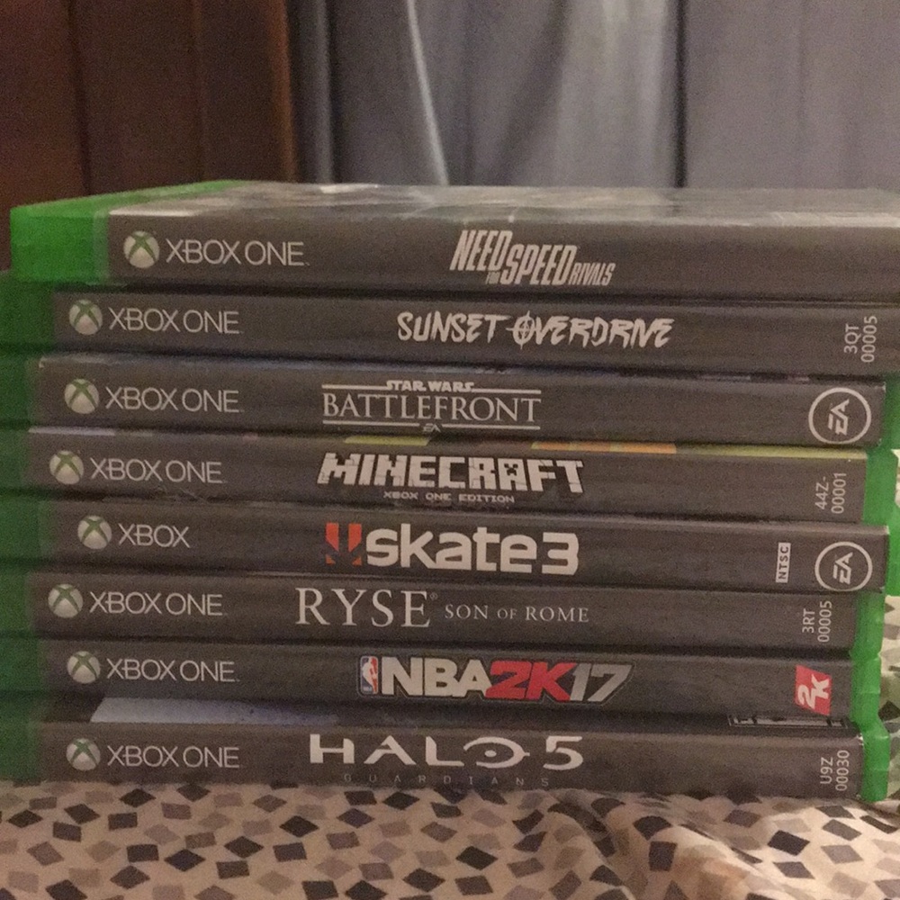 8 Xbox one video games all are in great condition